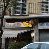 Pi� avanti sull�isolato seguente si trova il bar che d� il �soprannome� alla zona, storico punto di ritrovo anche notturno per i giovani baresi. �Ho rilevato l�attivit� 37 anni fa � ci racconta la proprietaria � e all�epoca il locale si chiamava gi� �dello studente�, per via della massiccia presenza di istituti scolastici in questa zona�